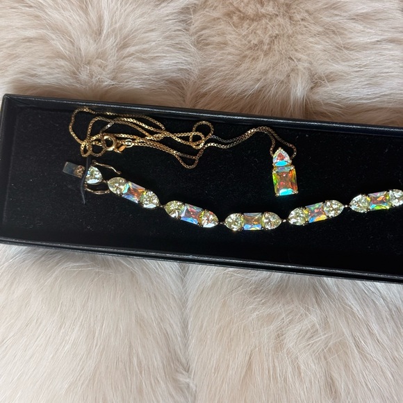 Elegant Gold and Iridescent Women's Jewelry Set - Picture 5 of 5